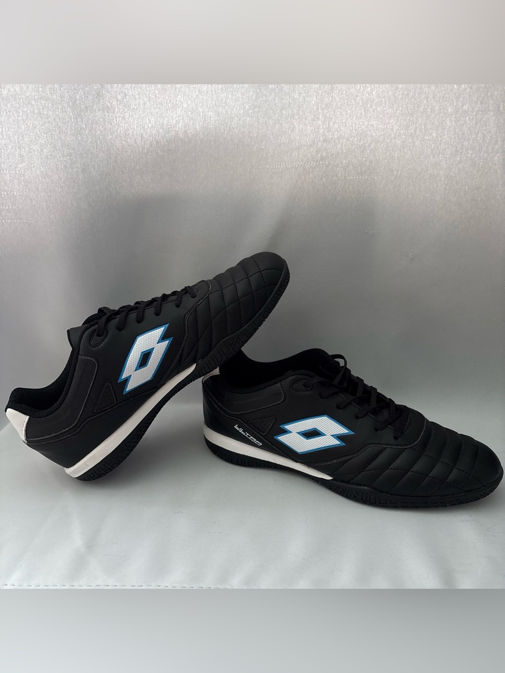 LOTTO indoor soccer shoes size 8 brand new